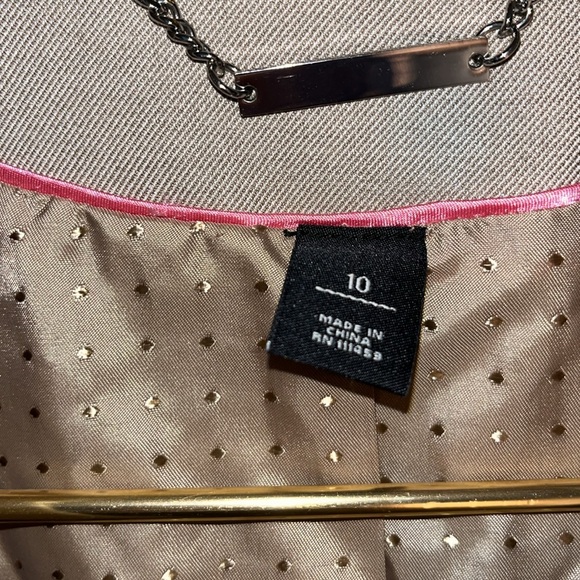 Blazer - Picture 2 of 5